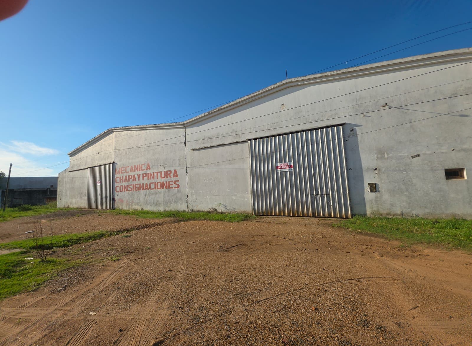 Amplio galpón de gran capacidad, ideal para logística, taller o almacenamiento.