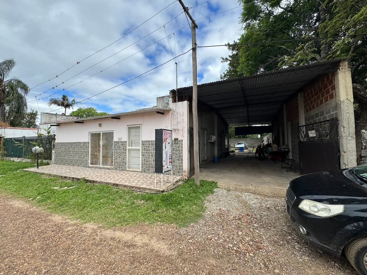 Casa con local y amplio tinglado