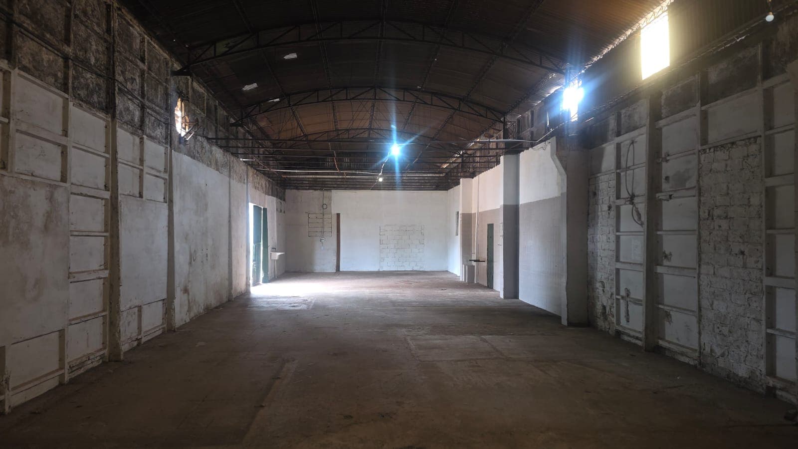 Ideal depósito/logística! Amplio, libre de columnas