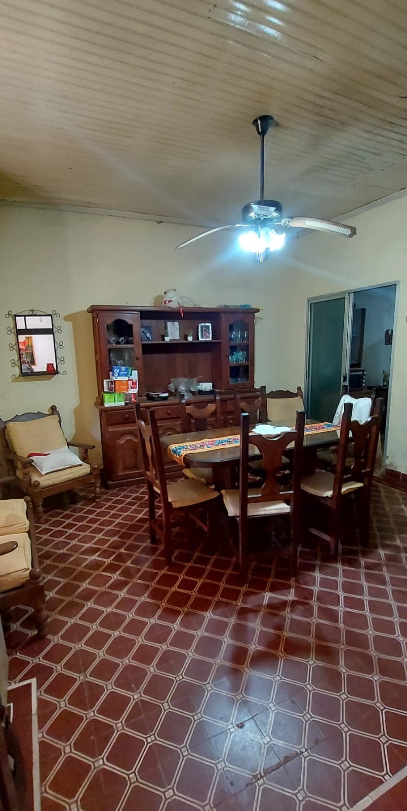 CASA EN ZONA CENTRICA (posible permuta por casa de menor valor)