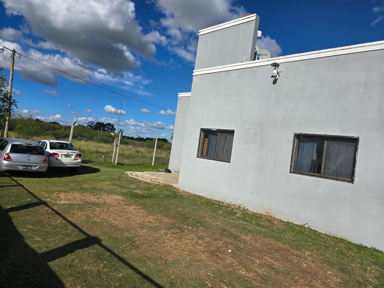 HERMOSA CASA EMPLAZADA EN ENTORNO NATURAL!!! Con gran terreno