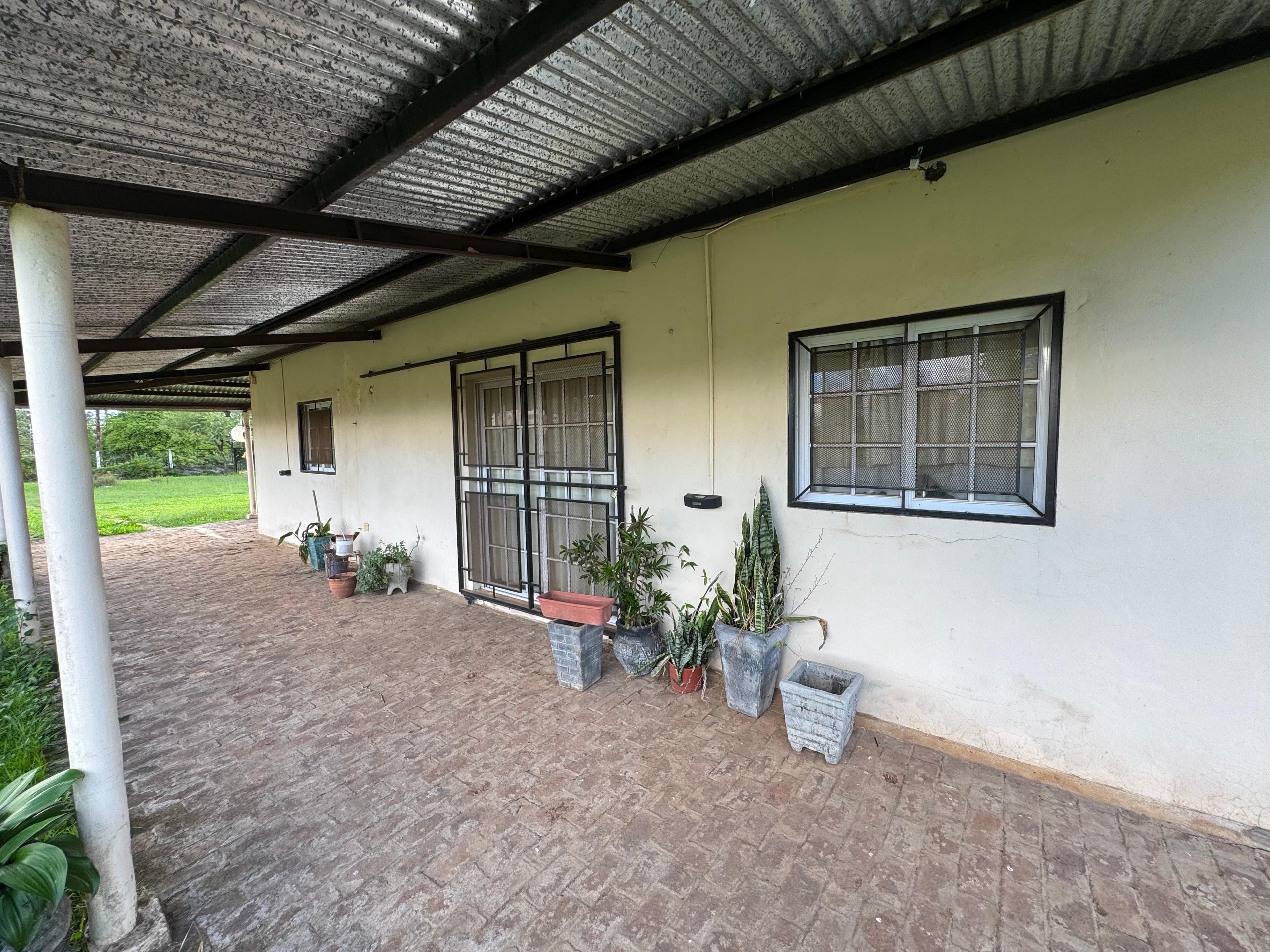 Hermoso chalet con galería y extenso terreno!!!
