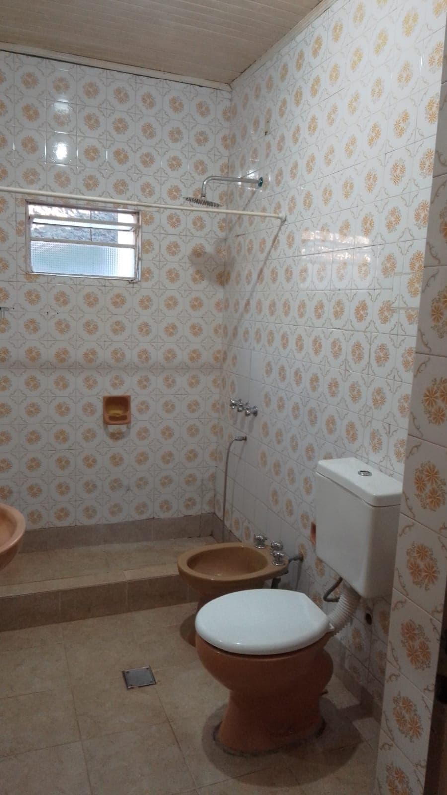 CASA CON AMPLIO TERRENO, PATIOS Y GRAN POTENCIAL!!!