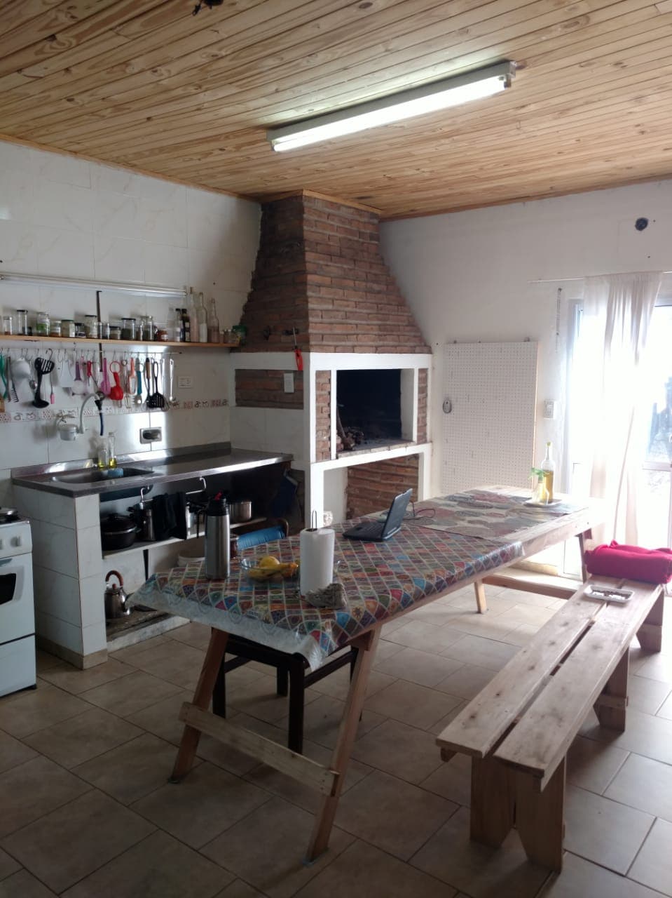 CASA CON AMPLIO TERRENO, PATIOS Y GRAN POTENCIAL!!!