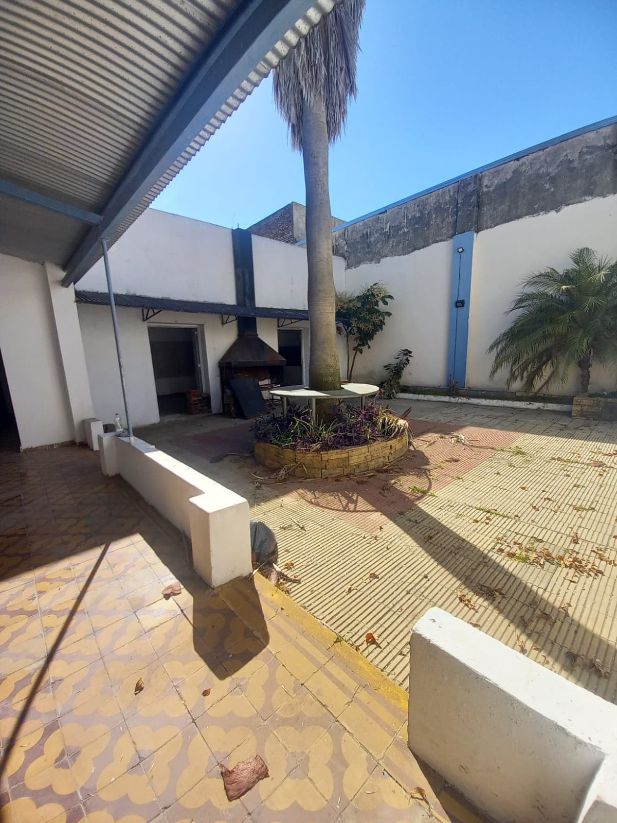 ALQUILER EN CONJUNTO DE 6 LOCALES COMERCIALES