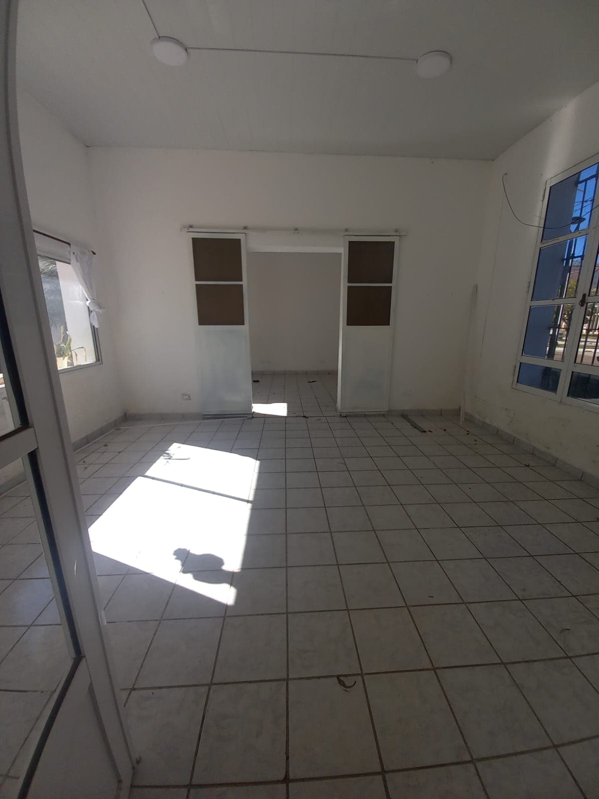 ALQUILER EN CONJUNTO DE 6 LOCALES COMERCIALES