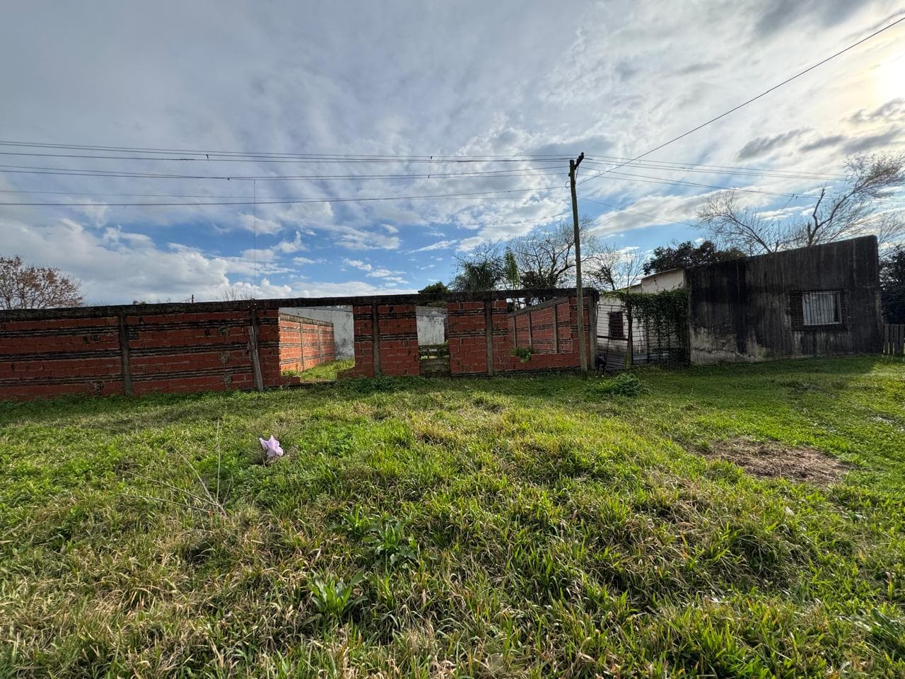 CASA Y CONSTRUCCION A TERMINAR EN VENTA