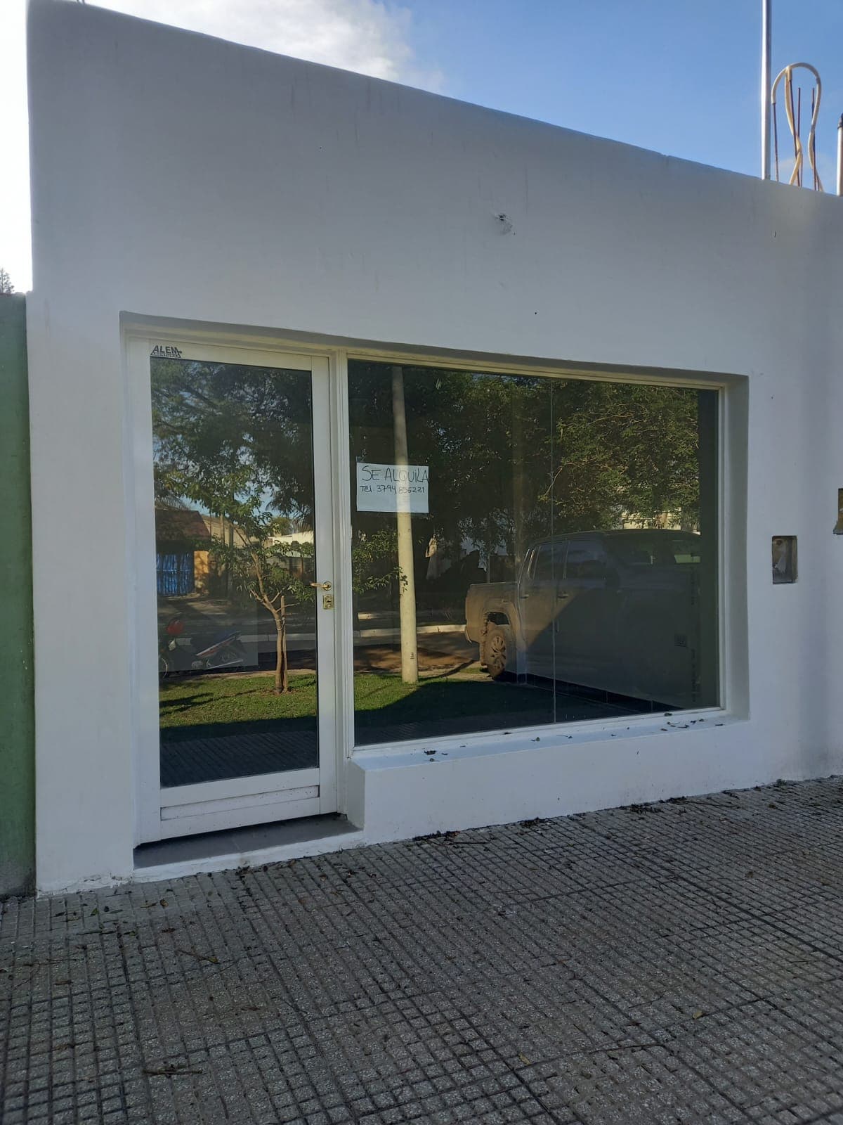 LOCAL COMERCIAL